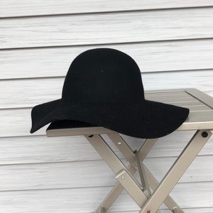 Black floppy sun or winter hat